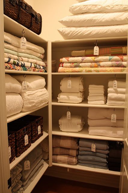 Walking Closet Ideas, Linen Closet Design, Linen Closet Shelves, Small Closet Organization Bedroom, Bathroom Linen Closet, Closet Idea, Linen Closet Storage, Master Closet Organization, Closet Small Bedroom