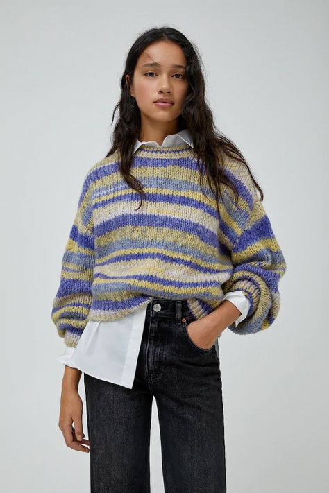 Pull Bear Outfits, Pull And Bear Outfit, Striped Knitwear, Multicolor Knit, Striped Knitted Sweater, Multicolor Sweater, Crochet Tops Free Patterns, Pull And Bear, Winter Trends