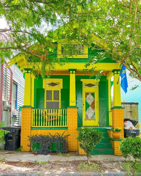 Barbados House, Beautiful Tiny Homes, Weird Houses, Character House, Beachy Cottage, Fairytale Houses, Mobile Home Exteriors, Painted Houses, Colorful Homes