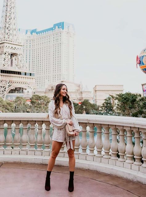 Looking for outfits for chic Las Vegas outfits, or wondering what to wear in Vegas? Get inspired with these 17 classy Vegas looks for every season - spring, summer, fall, and winter! Get Vegas day outfit ideas, and Las Vegas night outfit looks, whether you want casual, or something for dinner, or to party in! There's cute dresses, sequins, and glam, as well as outfits for exploring the Sin City sights! Bravocon Outfit Ideas, Outfits For Vegas In June, Vegas Dresses Classy, Adele Concert Outfit Ideas Vegas, Black Vegas Outfit, Las Vegas Dinner Outfit, What To Wear In Vegas In February, Vegas Day Outfit Spring, Midsize Vegas Outfits