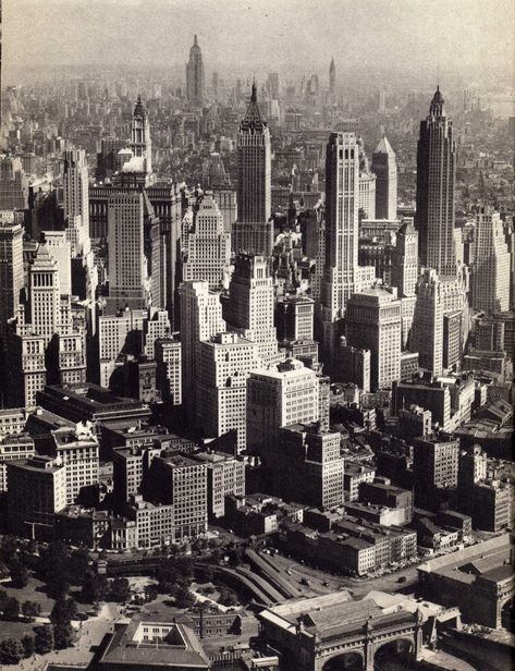 Andreas Feininger, Old Money Vintage, Money Vintage, New York City Buildings, New York Buildings, New York Architecture, Autumn In New York, Nyc Skyline, Manhattan Skyline