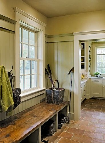 Vstupná Hala, Laundry Room/mud Room, Rustic Entryway, Farmhouse Entryway, Real Estat, Boot Room, Small Space Solutions, Laundry Mud Room, Style At Home