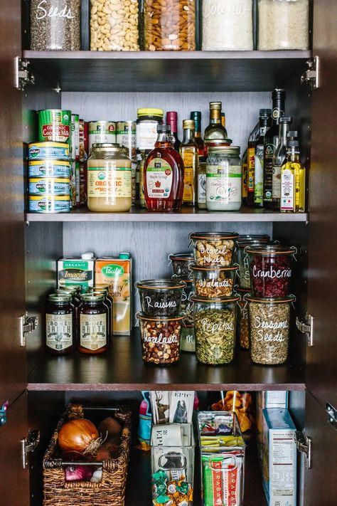 Learn how to stock a healthy pantry with these pantry staples! Healthy Pantry, Organic Maple Syrup, Baking Items, Homemade Mayonnaise, Zero Waste Kitchen, Salmon Patties, Healthy Kitchen, Canned Coconut Milk, Miranda Lambert