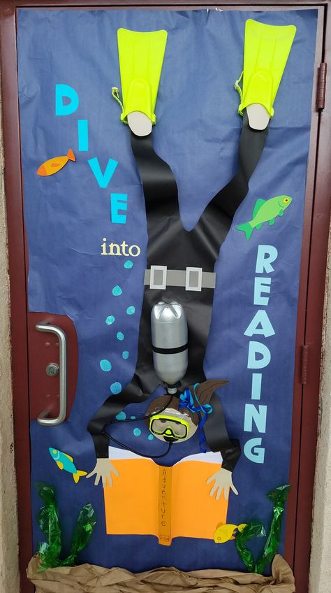 Classroom door decoration for Teacher Appreciation Week. Library door. "dive into reading" Teacher Door Decorations, Door Decorating Ideas, Beach Theme Classroom, Ocean Classroom, Ocean Theme Classroom, Library Themes, Teachers Lounge, School Doors, Teacher Doors