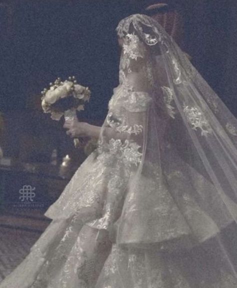 Dark Bride Aesthetic, 1800s Wedding Aesthetic, White Veil Aesthetic, Victorian Wedding Veil, Crowns Aesthetics, Old Wedding Aesthetic, Medieval Wedding Aesthetic, Wedding Veil Aesthetic, Princess Wedding Aesthetic