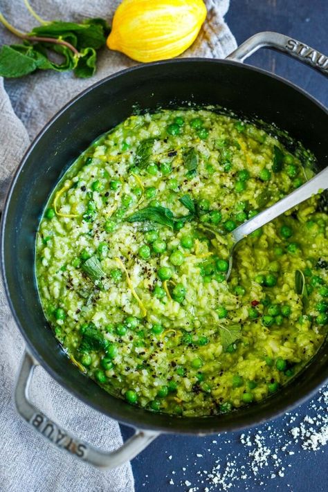 Spring Pea Risotto, Green Pea Risotto, Spring Risotto Recipes, Spring Pea Recipes, Risotto Scallops, Mushroom And Pea Risotto, Spring Risotto, Green Peas Recipes, Rice Ideas