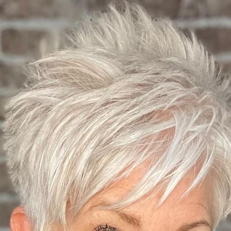 Fierce Females: Embrace Your Edge with Spiky Hair Short Spikey Hair For Women Over 50, Mum Haircut, Haircut 360, Dream Hairstyles, Spikey Short Hair, Haircut Gray Hair, Spiky Hairstyles, Short Spiky Haircuts, Short Hair Back