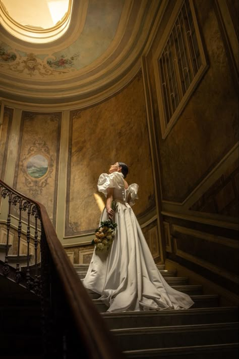 Palace Wedding Photoshoot, Museum Wedding Dress, Vintage Bridal Photos, Old Style Wedding Photos, Modern Wedding Astethic, Victorian Wedding Photos, Russian Wedding Aesthetic, Vintage European Wedding Aesthetic, Regal Wedding Photos