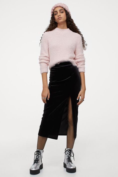 Velour Skirt Outfit, Hm Outfits, Velour Skirt, H M Outfits, Clothes Model, Calf Length Skirts, Fashionable Dress, Finding My Style, Style Goals