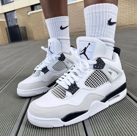 Jordan 4s Retro, Air Jordan 4 Outfit, Jordans 4s, Jordan 4 Outfit, Nike Shoes Women Fashion, Pretty Sneakers, Nike Fashion Shoes, Preppy Shoes, Jordan Shoes Retro