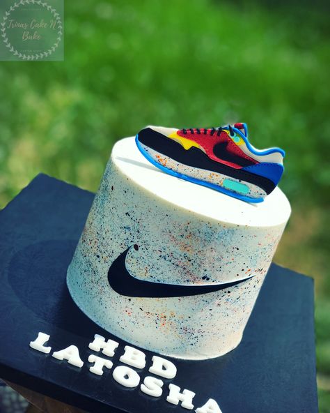 #sneakers #sneakerhead #cake #nike #nikesneakers #cakeart #recipe #aesthetic #instagram #baked #food #bakery #texas #paint #paintsplatter #athleticshoes #athletic #tiktok #foodporn #foodblogger #foodstagram #foodies #cakedecoratingtips #cakeideas #buttercream #fondant #fondantcake #fondantart Nike Shoe Birthday Cake, Sneaker Theme Cake, Sneakers Cake Ideas, Nike Cake Design, Sneakerhead Party Ideas, Nike Shoe Cake Ideas, Nike Themed Cake, Nike Jordan Cake, Nike Shoes Cake