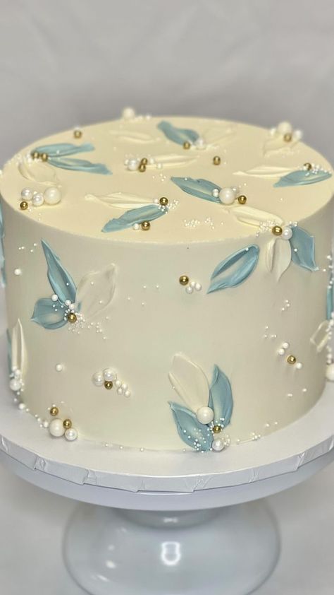 Birthday Cake With Flower Design, White Blue And Gold Cake, Something Blue Cake, Elegant Cake Designs Classy, Engagement Cake Blue, Stencil Cakes Ideas, Wedding Bento Cake, 15 Bday Cake, Blue And White Birthday Theme