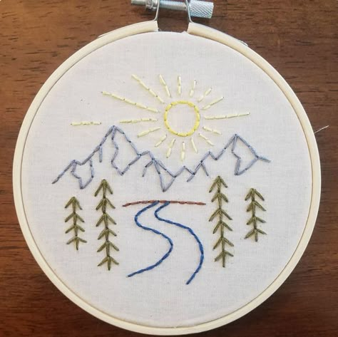 Mountain Embroidery Designs, Embroidery Mountains Simple, Embroidery Designs Beginner, Embordery Clothes, Mountain Embroidery Pattern, Easy Embroidery Ideas, Easy Hand Embroidery Designs, Mountains Embroidery, Mountain Embroidery