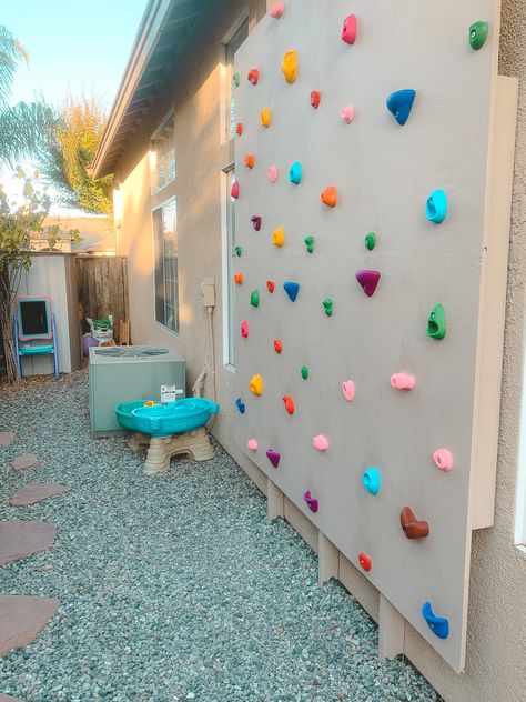 Diy Rock Wall Outdoor, Outdoor Climbing Wall For Kids, Garden Climbing Wall, Backyard Rock Climbing Wall, Rock Climbing Wall Outdoor, Playroom Rock Climbing Wall, Outdoor Rock Climbing Wall, Backyard Climbing Wall, Kids Rock Climbing Wall