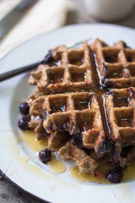 Blueberry Oatmeal Waffles-16 Blueberry Waffles Recipe, Vegan Breakfast Recipes Easy, Oatmeal Waffles, Where To Stay In Paris, Waffle Day, Blueberry Waffles, Vegan Waffles, Favorite Breakfast Recipes, Easy Oatmeal