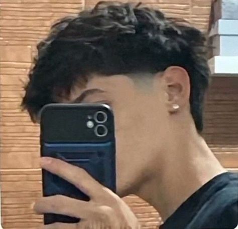 Mexican Taper Fade Haircut, Edgy Boy Haircuts, Sam Zia Haircut, Straight Hairstyles Men, Taper Fade Long Hair, Taper Fade Short Hair, Low Taper Fade Haircut, Mullet Fade, Mens Haircuts Short Hair