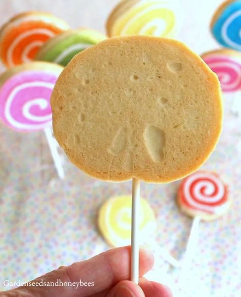 Lollipop Cookies - Garden Seeds and Honey Bees Cookie Lollipops, Glace Icing, Lollipop Cookies, Ice Cream Sauce, Large Lollipops, Coloured Icing, Frozen Cookies, Lollipop Sticks, Mini Cookies