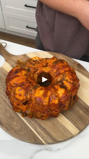 Pizza Bread In Bundt Pan, Pizza In A Bundt Pan, Bundt Pan Recipes, Cheesy Breakfast, Egg Biscuits, Pizza Slicer, Dough Pizza, Cheesy Eggs, Skimmed Milk