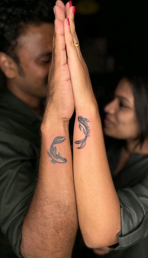 Tattoo Art, Tattoo desing Cute Minimal Couple Tattoo, Matching Tattoo Boyfriend Girlfriend, Matching Boyfriend Tattoos, Matching Tattoo With Boyfriend, Matching Tattoos Boyfriend Girlfriend, Minimal Couple Tattoo, Boyfriend Tattoo Ideas, Tattoo Ideas Unique Meaningful, Matching Relationship Tattoos