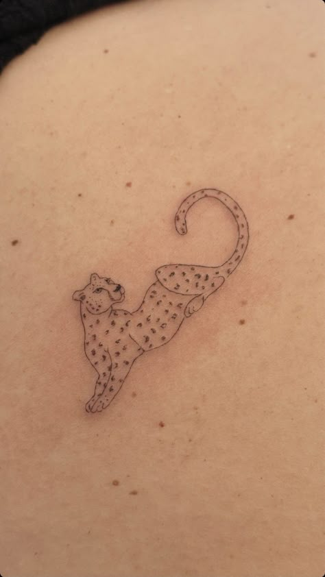 Dainty Cheetah Tattoo, Lion Tattoo For Women Fine Line, Leopard Outline Tattoo, Leopard Spine Tattoo, Leopard Minimalist Tattoo, Small Leopard Tattoo For Women, Soft Feminine Tattoo, African Animal Tattoo, Cheetah Face Tattoo