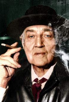 Robert Graves the soldier-turned-poet, (pictured in 1967), twice turned down the offer of an honour from Downing Street Robert Graves, Downing Street, Writers And Poets, Writers Block, Poets, Authors, Bing Images, Writers, Defense