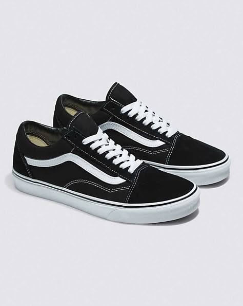 Vans | Old Skool Black/White Classics Shoe Vans Classic Old Skool, Vans Old Skool Low, Vans Vintage, Nike Windrunner, Tenis Vans, Black And White Vans, Old Skool Black, Vans Black And White, Sneakers Vans