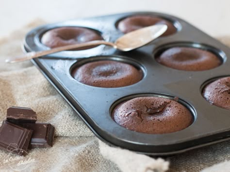 Fondant au chocolat express (coeur coulant) | La Cuisine d'Adeline Mousse Au Chocolat Torte, Easy Dessert Recipes Quick, Quick Dessert Recipes, Quick Easy Desserts, Cake Factory, Chocolate Dessert Recipes, Chocolate Fondant, Quick Desserts, Food Cakes