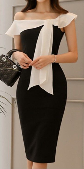 This black dress come with some white color to make you more open while maximizing the elegance and feminity of the black color. This dress is a must-have for formal evening. Formal Evening Dresses Classy, Black And White Dress Classy, White Dresses Classy, Dress Classy Elegant, Classy Midi Dresses, Black Dresses Classy, Dress Classy, Classy Dress Outfits, فستان سهرة