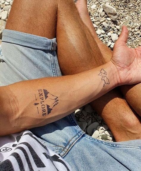 The 90 Most Popular Symbols For Travel Tattoos | Unique & Cute Travel Tattoo Ideas Tatuagem Masculina Pequena, Men's Small Tattoo, Small Forearm Tattoos, Inkbox Tattoo, Forearm Tattoo Design, Small Arm Tattoos, Cool Small Tattoos, Small Tattoos For Guys, Hand Tattoos For Guys