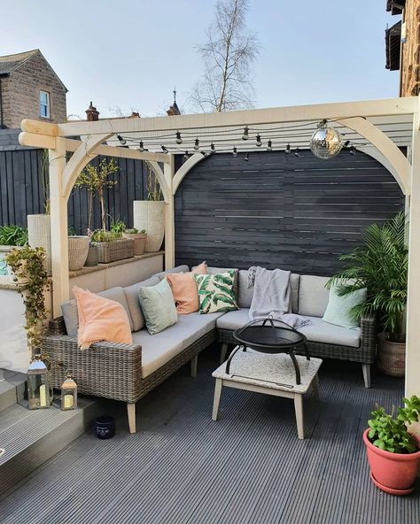 Lucy on Instagram: “REVEAL A little transformation Tuesday pals. Been waiting a long time to reveal this space to you in full. We didn't really get it…” Affordable Outdoor Furniture, Grey Corner Sofa, Rattan Corner Sofa, Garden Lounge, Outdoor Lounge Set, Transformation Tuesday, Lounge Set, Lounge Sets, Outdoor Sectional Sofa