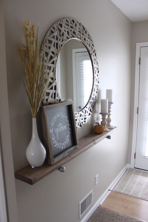 It's A Grandville Life : DIY Industrial Shelf Vstupná Hala, Koti Diy, Foyer Decorating, Mirror On The Wall, Cool Ideas, Style At Home, Hallway Decorating, Design Case, Home Fashion