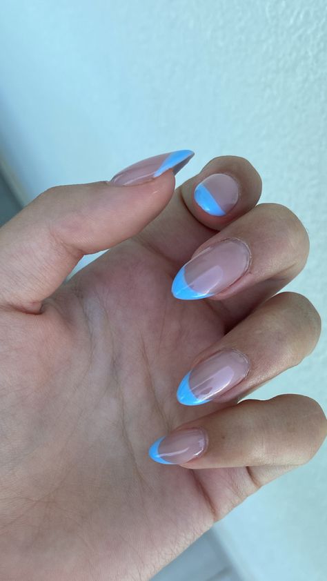 Blue French tip nails Christmas Nail Acrylic, Winter Nail 2023, Nail Design Winter, Simple Christmas Nail, Blue French Tip Nails, Nail Cat, Ongles Gel French, Nail Simple, Blue French Tip