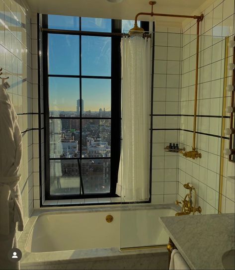 New York Apartment Interior, City Bathrooms, Dream House Aesthetic, Nyc Loft, Aesthetic Apartment, Lucy Williams, Trip To New York, Dream Apartment Decor, Apartment Aesthetic