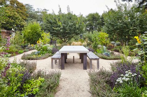 Kitchen Garden Transformation: Converting a Tennis Court to an Organic Foodscape - Gardenista Blooming Succulents, Edible Gardens, Healing Garden, Potager Garden, Edible Landscaping, Garden Tours, Community Gardening, Urban Farming, Veggie Garden