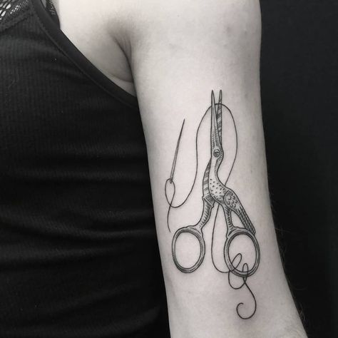 Nickas Serpentarius on Instagram: “Little stork scissors for @madeleine_seys . Thanks for the interesting chats ✂️✂️✂️ Done @wolfandwrentattoo . . . #nickasserpentarius…” Tattoo Scissors, Tattoo Lavender, Scissor Tattoo, Stork Scissors, Sewing Tattoos, Grandma Tattoos, Tattoo Over Scar, Flower Scissors, Finger Tats