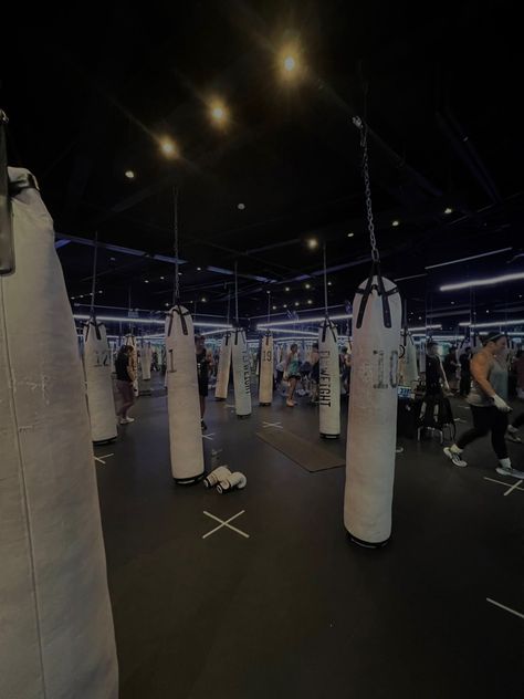 Boxing Class Aesthetic, Dream Person, Kickboxing Classes, Boxing Classes, Lux Life, Gym Weights, Stretches For Flexibility, Boxing Gym, Gym Classes