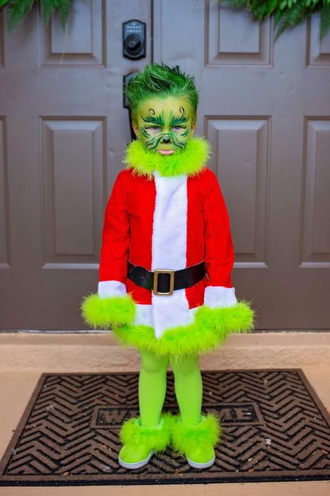 Homemade Grinch Costume and Face Paint. Diy Grinch Costume For Boys, Grinch Theme Halloween Costumes, Family Grinch Halloween Costumes, Grinch Costume Mens Diy, Grinch Costumes Diy, Homemade Grinch Costume, Boy Whoville Costumes Diy, The Grinch Halloween Costume Family, Grinch Day At School Outfit Boys