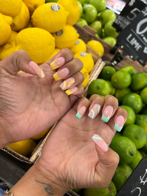 Lemon Lime Nail Designs, Short Lemon Nails, Lime Fruit Nails, Lemon And Lime Nails, Lemon Acrylic Nails, Lemon Slice Nails, Margarita Nails Design, Lime Nails Design, Lemon Lime Nails