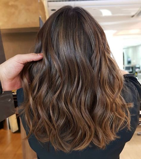 Highlights Brown Hair Balayage, Balyage Long Hair, Gambar One Direction, Brown Hair Inspo, Light Highlights, Brunette Hair With Highlights, Hair Color Light Brown, Brunette Balayage Hair, Brown Hair Balayage