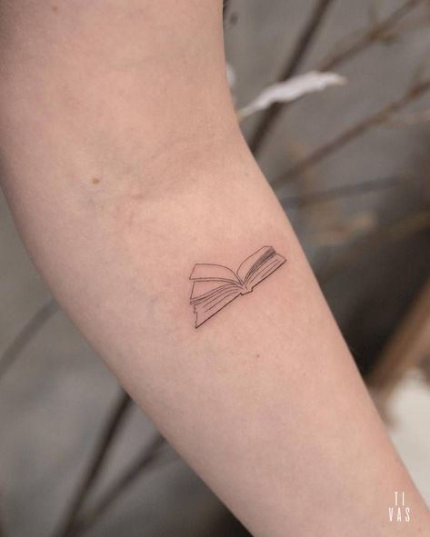 Turning Page Tattoo, Book Tattoo Ideas Fine Line, Fine Line Tattoo Bookish, Small Fine Line Book Tattoo, Book Tiny Tattoo, Book Tattoo Aesthetic, Book Tattoo Ideas Simple, Minimalistic Book Tattoo, Fineline Book Tattoo