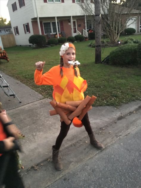 Campfire Halloween costume! 🔥 Happy Camper Costume, Campfire Costume, Camper Halloween Costume, Camping Theme Halloween Costumes, Camper Costume, Campfire Costume Diy, S’more Costume, Pinterest Crafts, House Dress