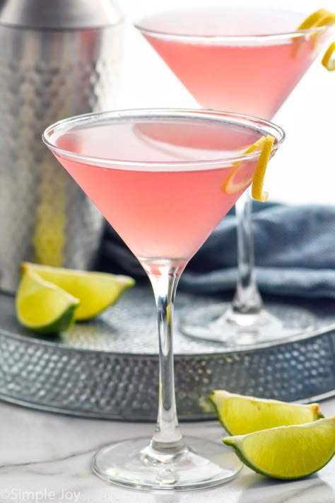 This Cosmopolitan Cocktail is the perfect martini recipe for a girl's night, book club, or just a quiet night at home. Made with just four simple ingredients, you will fall in love! Recipe With Orange Juice, Cosmopolitan Drink Recipe, The Perfect Martini, Dirty Martini Recipe, Cosmopolitan Cocktails, Cosmopolitan Cocktail Recipes, Cosmopolitan Drink, Cosmopolitan Recipe, Cosmo Recipe