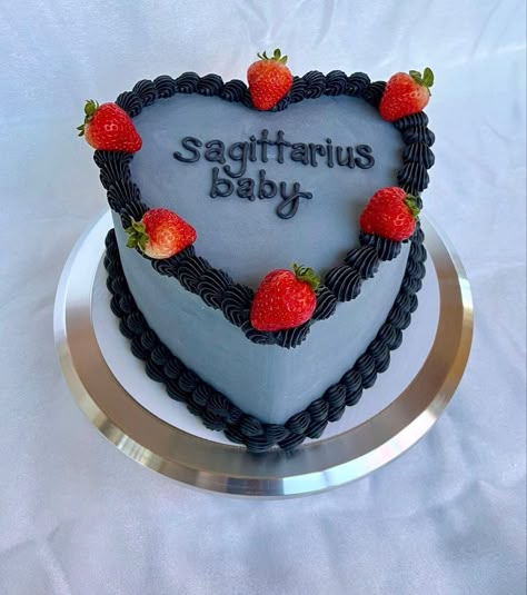 Saggitarius Birthday Party, 18th Birthday Cake Winter, Saggitarius Cakes, Saggitarius Birthday Cakes, Sag Szn Cake, Sagittarius Baby Cake, Zodiac Birthday Cake, Sagittarius Birthday Cake, Birth Cakes