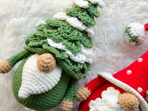 Crochet Christmas Gnome, Crocheted Gnomes, Christmas Tree Crochet Pattern, Tree Crochet Pattern, Gnome Christmas Tree, Gnome Wallpaper, Christmas Tree Crochet, Tree Gnome, Tree Crochet