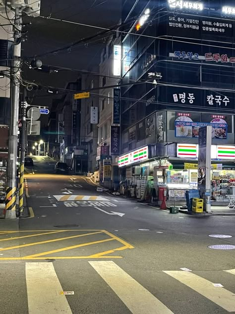 Korea Asethic City, South Korea Night Life, Korean Night Aesthetic, Korea Core Aesthetic, South Korea Night, Korea Streets Aesthetic, Korea At Night, Korea Night, Korean Core