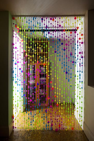 Curtain made of superballs and silly straws - custom installation by Elizabeth Symington (an acquaintance of mine in Emeryville) Door Beads Curtain, Milk Can Decor, Bead Fringe, Pom Pom Crafts, Beaded Curtains, Room Makeover Bedroom, Diy Curtains, Diy Home Crafts, Diy Wall