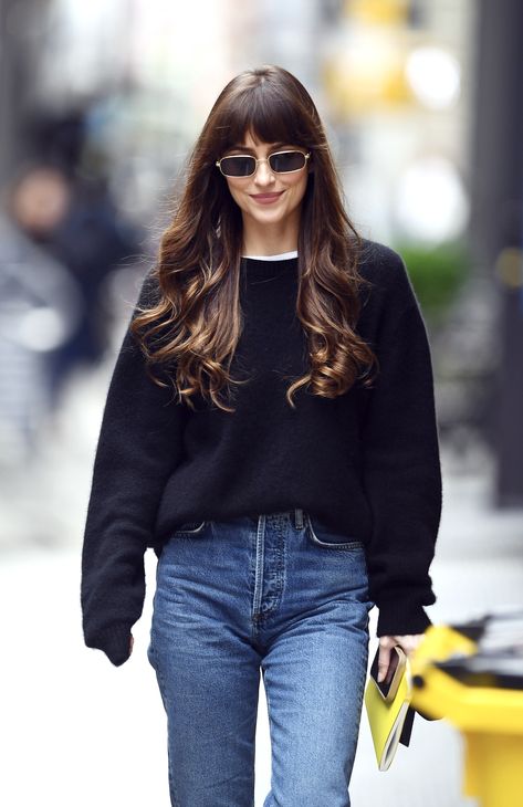 Dakota Johnson Balayage, Decota Johnson Hair, Dokata Johnson Style, Dakota Johnson Without Bangs, Dakota Johnson Fashion, Dakota Johnson 2024, Dakota Johnson Aesthetic, Leighton Meester Style, Dakota Johnson Hair