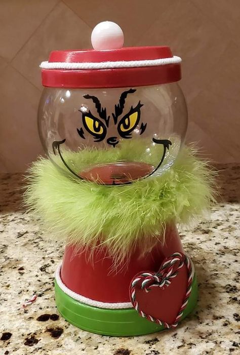 Snowman Pots, Christmas Market Crafts, Snowman Wine Glasses, Cool Christmas Crafts, K Cup Crafts, Candy Jars Diy, Grinch Christmas Decor, Diy Grinch, Market Crafts