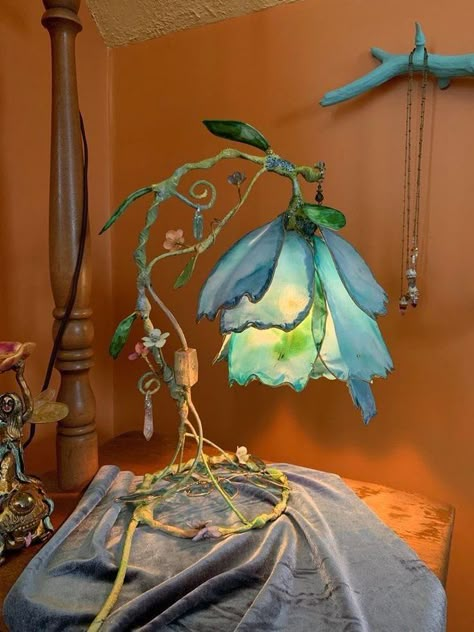 Aesthetic Room Fairycore, Fairy Lamp Diy, Maximalist House Decor, Fantasy Lamp, Nature Lamp, Pretty Lamps, Lamp Core, Floral Lamps, Flower Lampshade