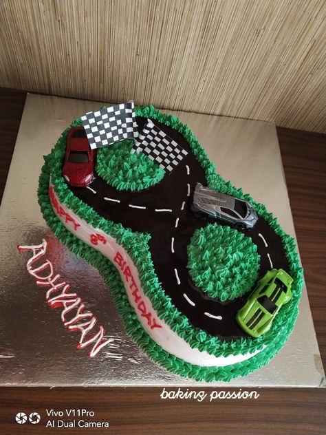 Number 8 race track cake Fast And Furious Party, Fast And Furious Birthday, Race Track Cake, Bon Voyage Cake, Race Car Cakes, 8th Birthday Cake, Cars Birthday Cake, Race Car Birthday Party, Garden Cakes